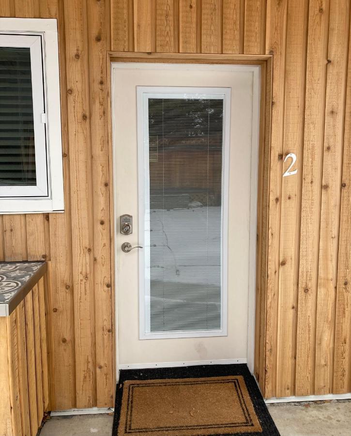 Bright Poolside Walkout Two Bedroom Basement Suite In The Okanagan Пентиктън Екстериор снимка
