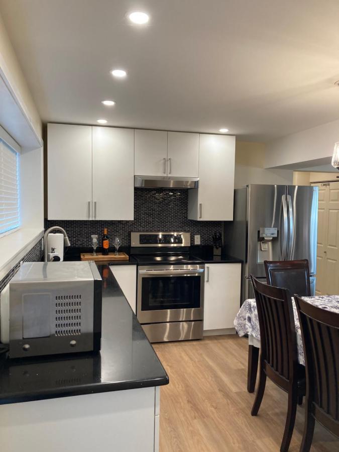 Bright Poolside Walkout Two Bedroom Basement Suite In The Okanagan Пентиктън Екстериор снимка
