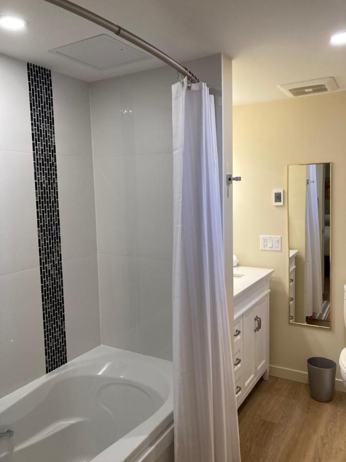 Bright Poolside Walkout Two Bedroom Basement Suite In The Okanagan Пентиктън Екстериор снимка