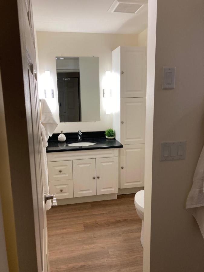 Bright Poolside Walkout Two Bedroom Basement Suite In The Okanagan Пентиктън Екстериор снимка